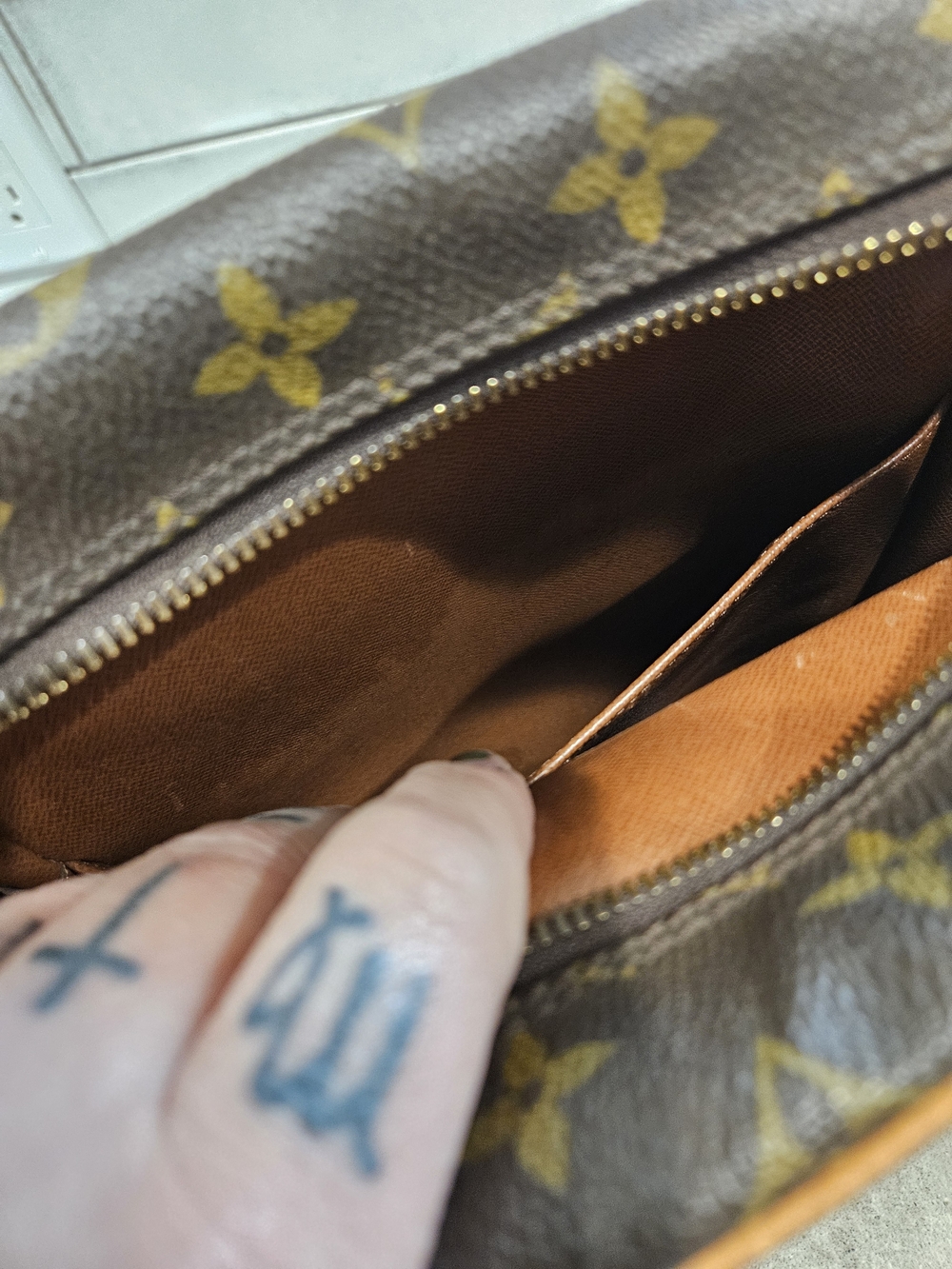 Louis Vuitton Amazone MM - Picture 8 of 10